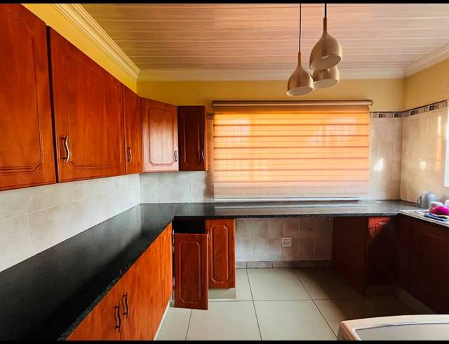 5 BEDROOM HOUSE FOR SALE IN NEW STATE AREA